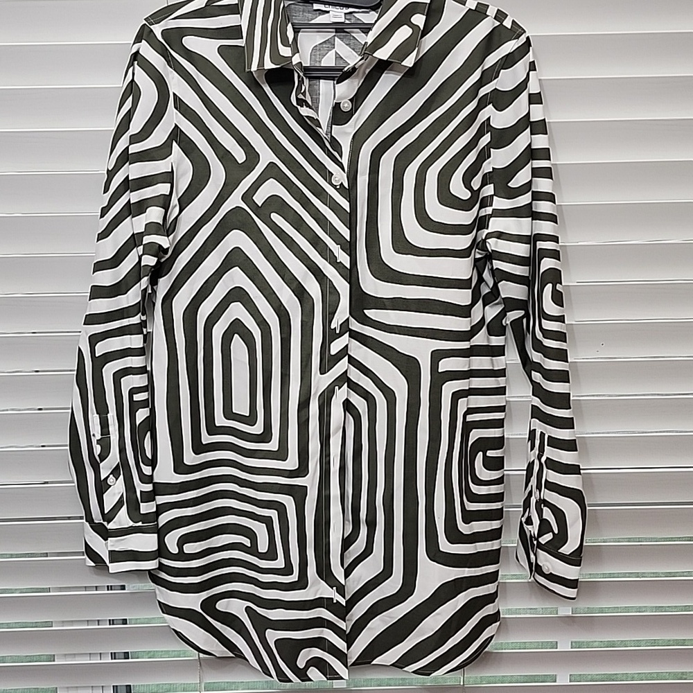 Chico’s No Iron Green/gray striped 3/4 sleeve button front top. 0 (4)